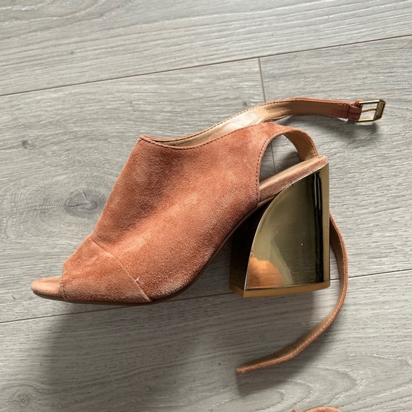 💚💚Closet Clearout💚💚 Aldo Women's Brown Suede Heels - Picture 8 of 8